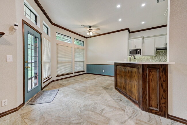 Building Photo - 4808 Baker St