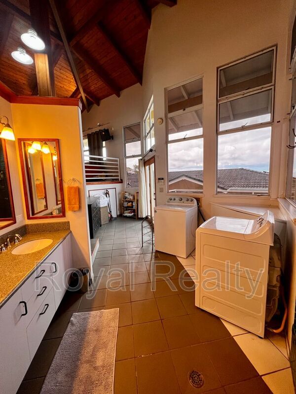 Building Photo - 4846 Sierra Dr