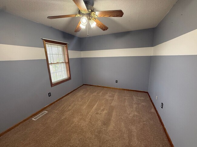 Building Photo - Spacious 5 Bedroom Home in a Peaceful Country Setting