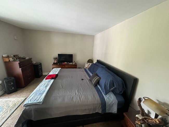 Building Photo - Green Tee - # 317