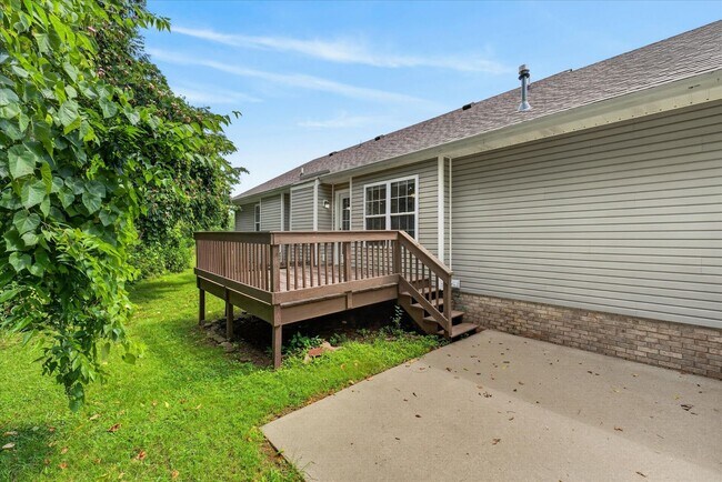 Building Photo - Three Bedroom in Sango!