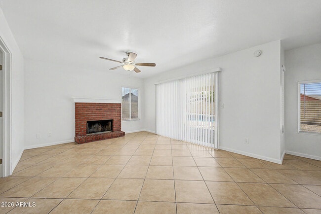 Building Photo - 7637 W North Ln