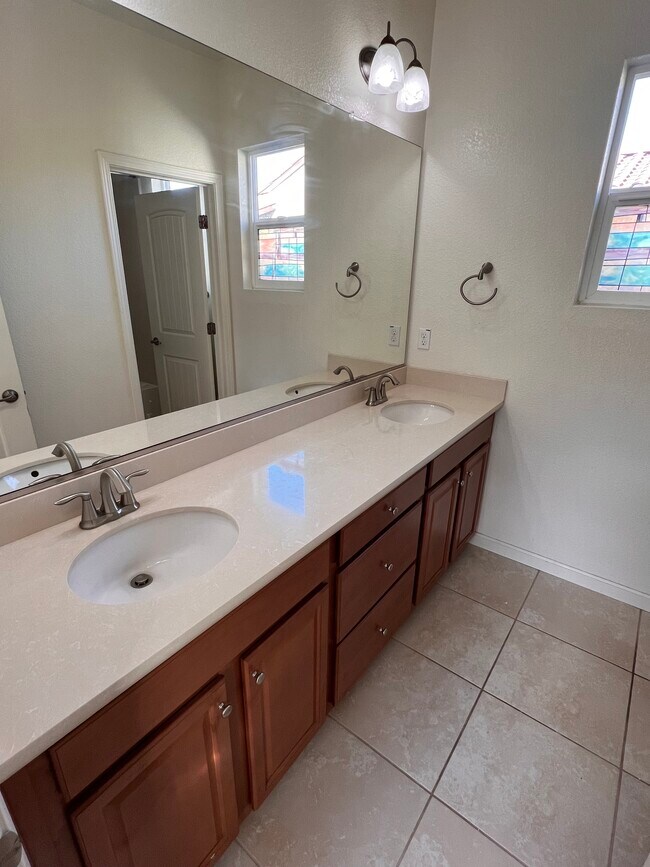 Building Photo - 717 N Dorato Ln