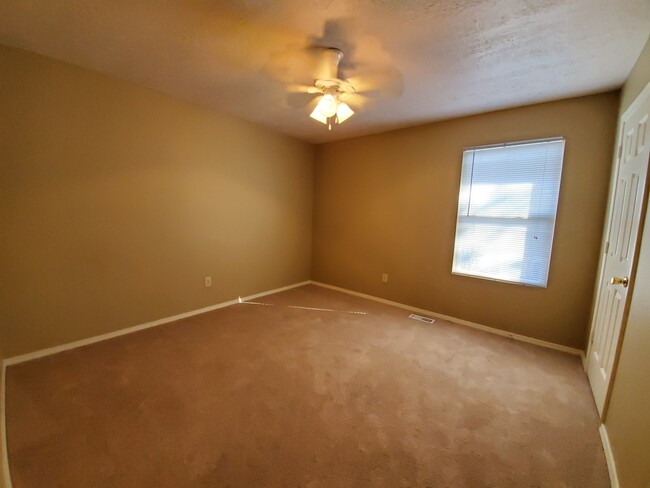 Building Photo - 4 bedroom, 2 bathroom duplex.