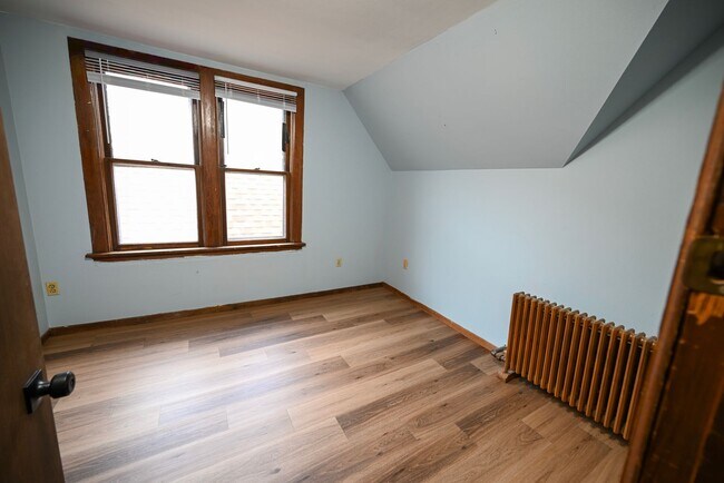 Building Photo - 405-407 W Main St - Duplex