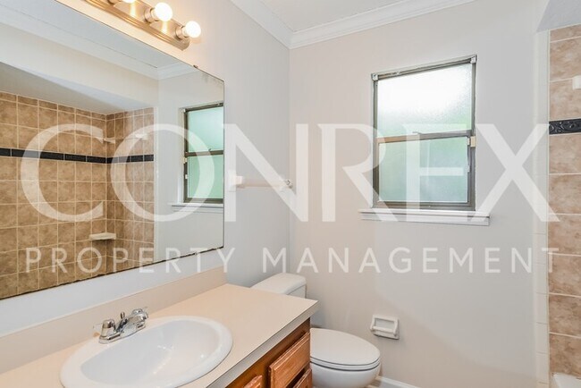 Building Photo - Adorable 4 Bedroom with TONS of Updates