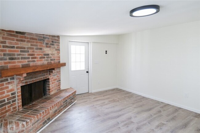 Building Photo - 10822 Mayfield Dr