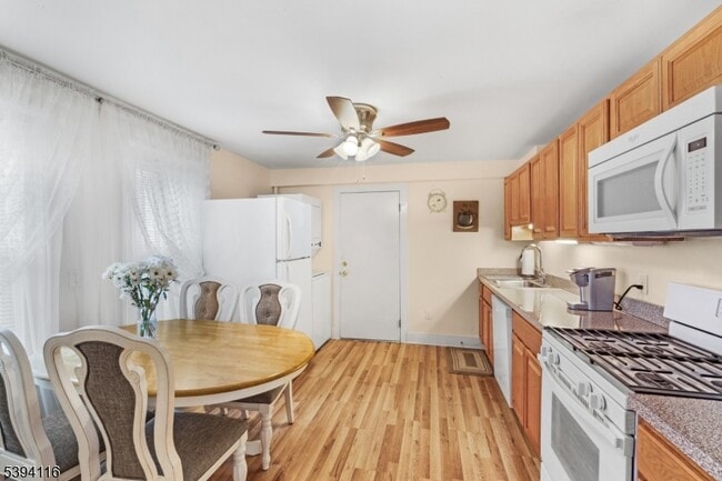 Building Photo - 10 Kenvil Ave