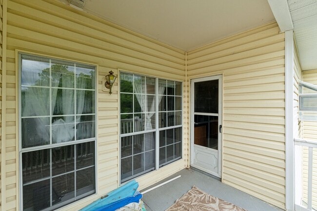 Building Photo - This hidden gem won’t last long!
