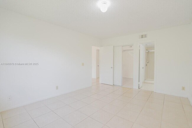 Building Photo - 9033 Wiles Rd