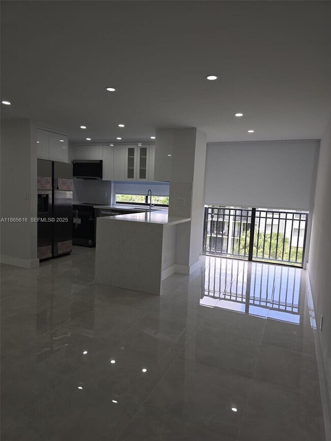 Building Photo - 17021 N Bay Rd