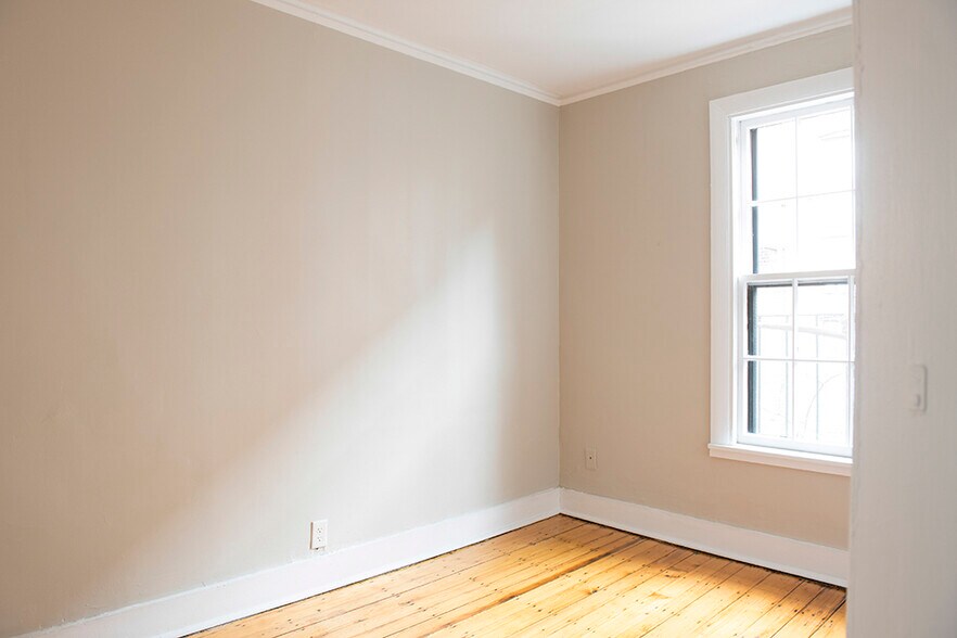 Building Photo - 33 Gray St