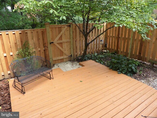 Building Photo - 37 Carriage House Cir