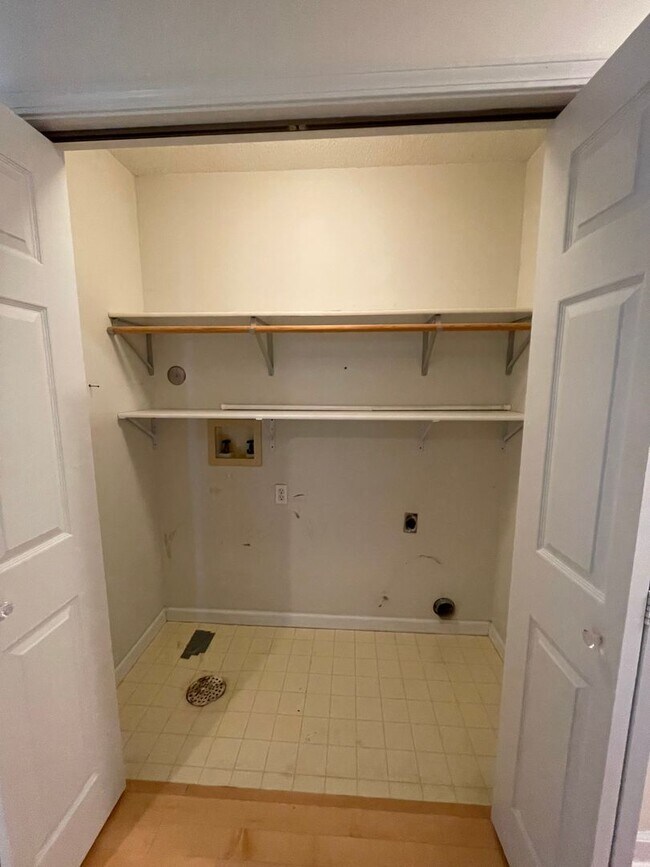 Building Photo - 609 Heidman