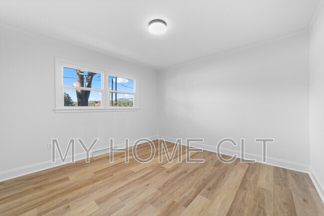 Building Photo - 3503 Linwood Rd