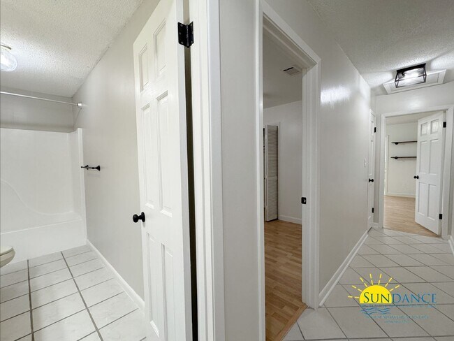 Building Photo - 1501 Royal Palm Dr