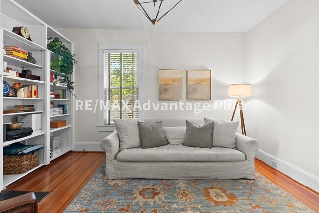 Building Photo - Spacious home located in The Avenues