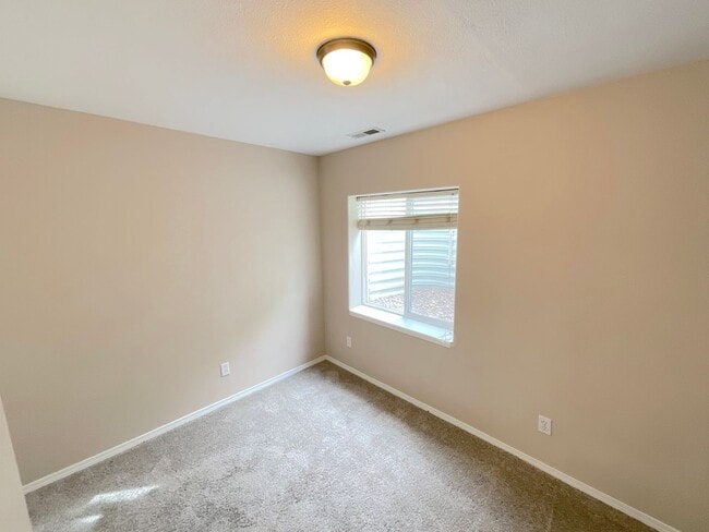Building Photo - 5 Bedroom Home Available Near Briargate Pkwy & Austin Bluffs Pkwy!