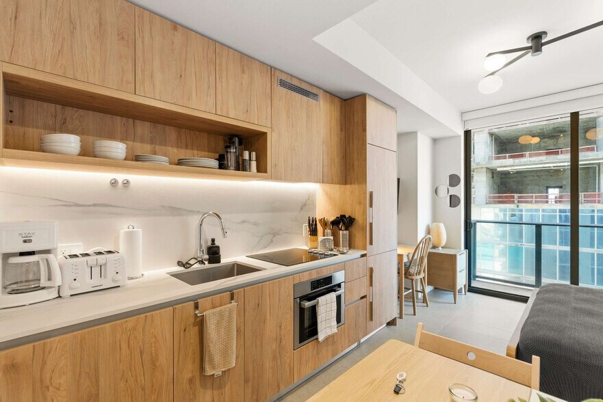 Building Photo - 11 NE 6th St