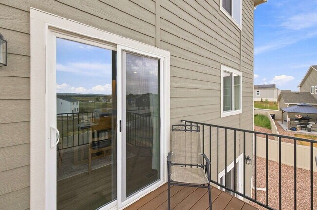 Building Photo - Beautiful 2025-Built 5 Bedroom Home with Finished Walk-Out Basement