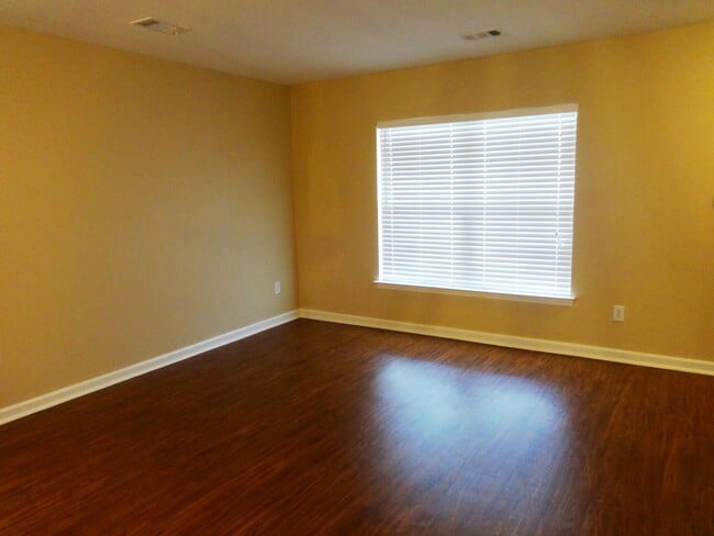 Building Photo - 405 Crystal Oaks Ln