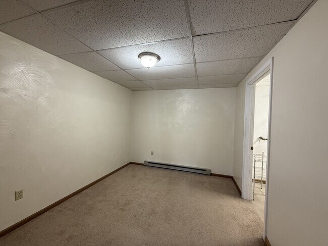 Building Photo - 305 Hill Dr