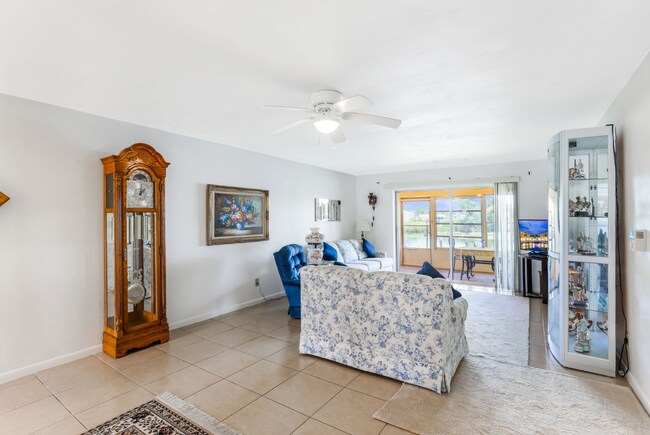 Building Photo - 504 SE 6th Ter