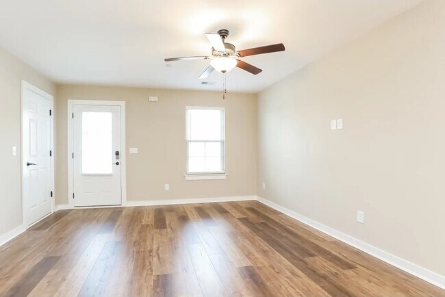 Building Photo - 212 Emmett Dr
