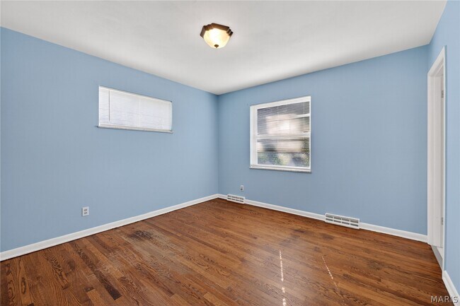 Building Photo - 21 Fern Ridge Ave