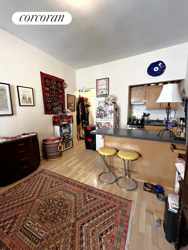 Building Photo - 34 W 86th St