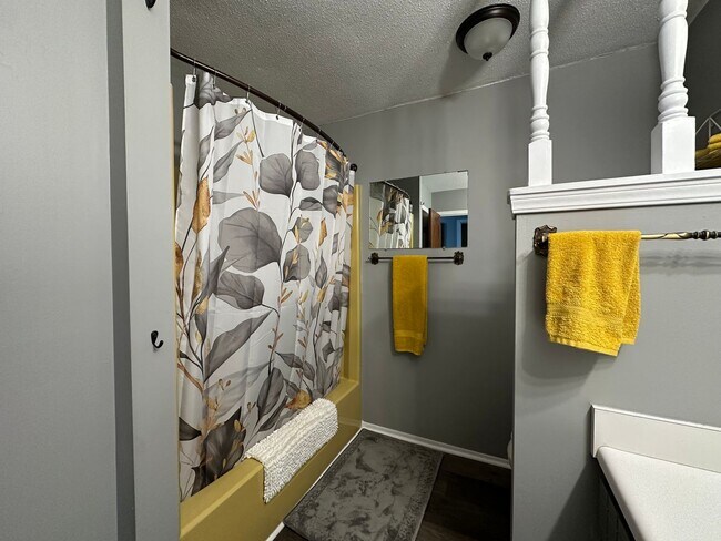 Building Photo - Introducing a charming 3-bedroom, 2.5-bathroom house located in the desirable area of Russellville