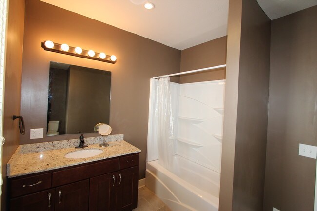 Building Photo - 711 Watson St SW