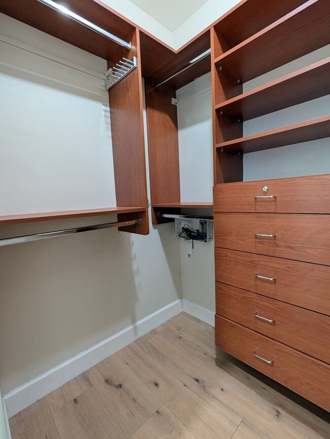 Building Photo - Modern 1BR/1BA Condo with 2 Parking Spaces – Prime Coral Gables Location