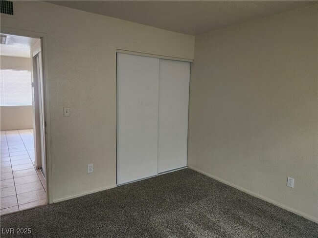 Building Photo - 3437 E Cheyenne Ave