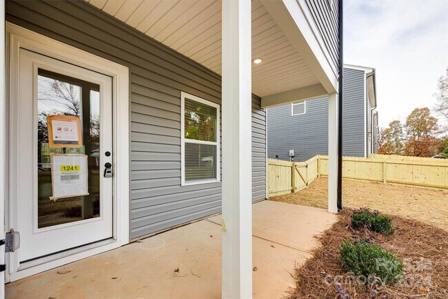 Building Photo - 1241 Eastway Dr