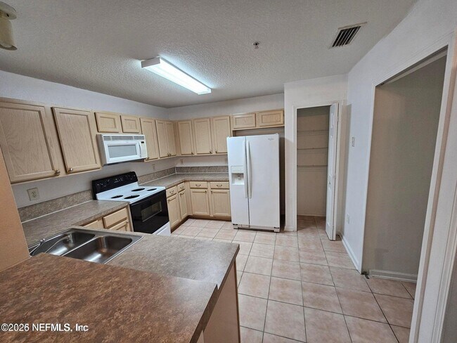 Building Photo - 6105 Maggies Cir