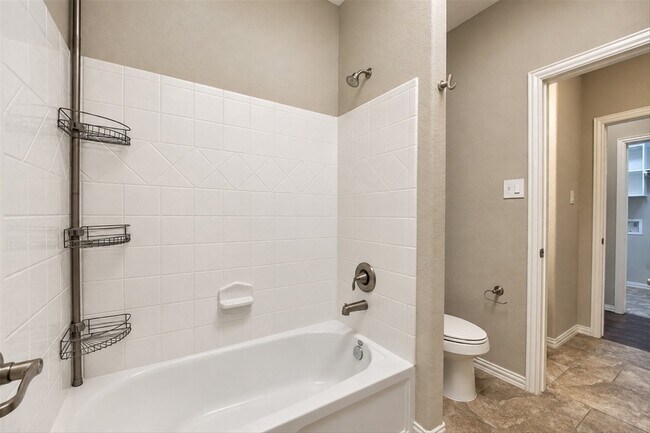 Building Photo - 42 Black Swan Ct