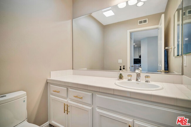 Building Photo - 6463 Zuma View Pl