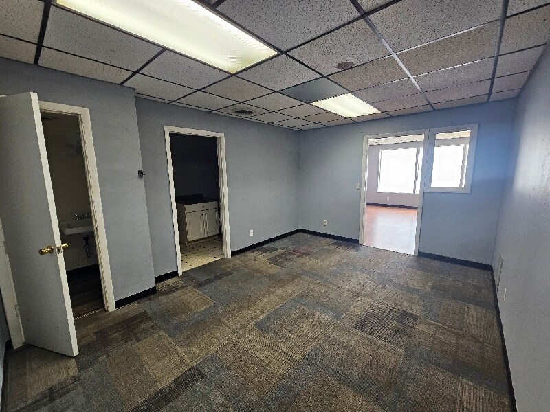Building Photo - 718 Derby St