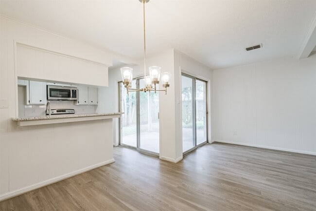 Building Photo - 3311 Palm Desert Ln