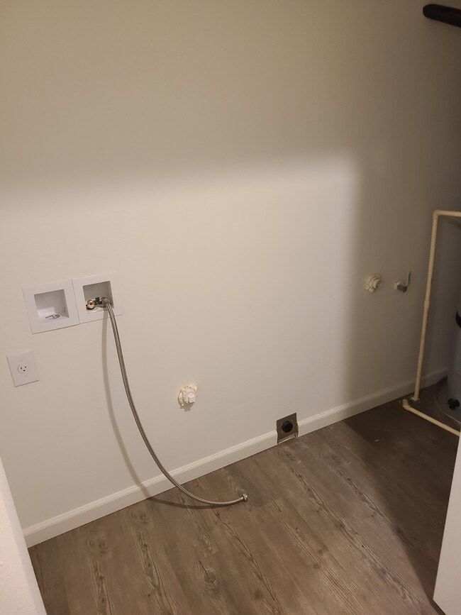 Building Photo - Duplex Right Side