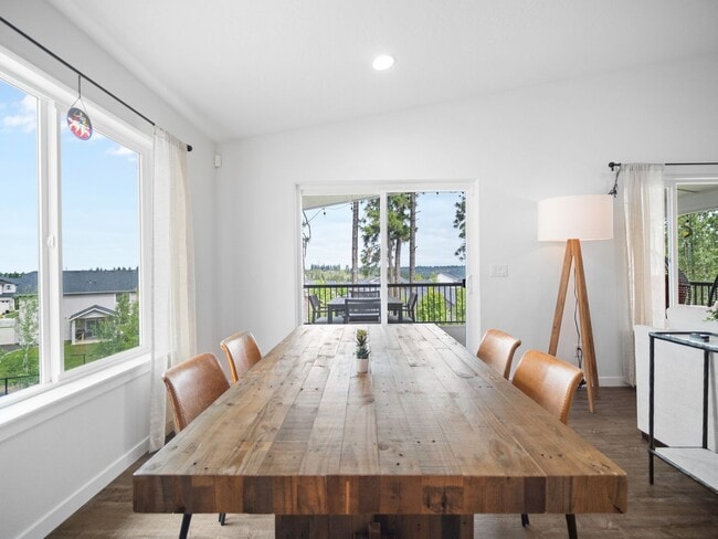 Building Photo - 4 bedroom Modern Home at Eagle Ridge Estates