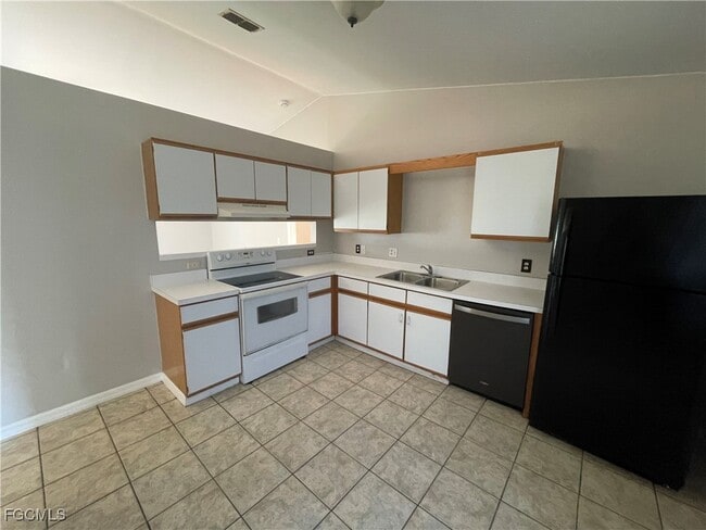 Building Photo - 1409 SW 11th Pl