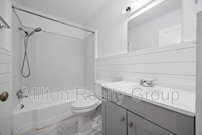 Building Photo - 1208 S 9th St