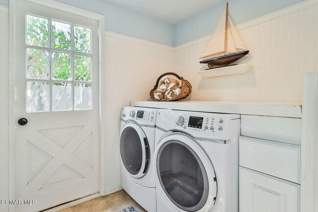 Building Photo - 31944 CA-1