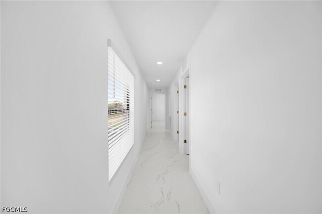 Building Photo - 4985 Fairway Ct