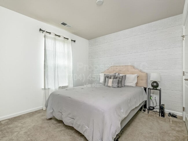 Building Photo - 4027 Zilker Park Dr