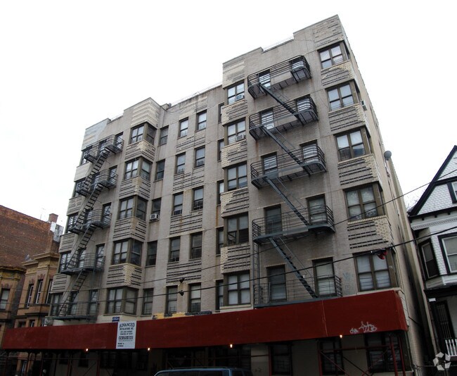 Building Photo - 320 E 197th St