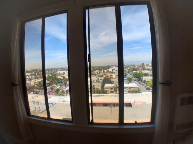 Building Photo - 315 W 3rd St