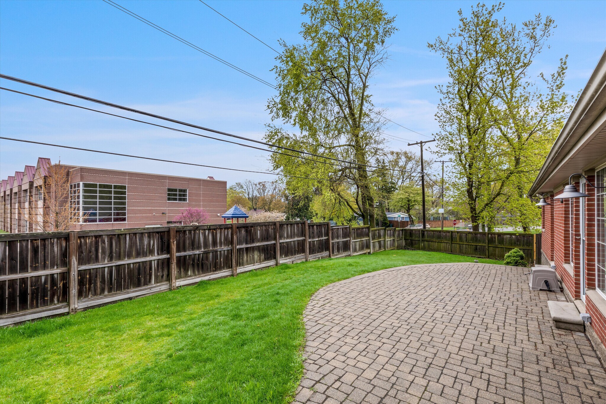 Building Photo - 854 Brooklawn Dr